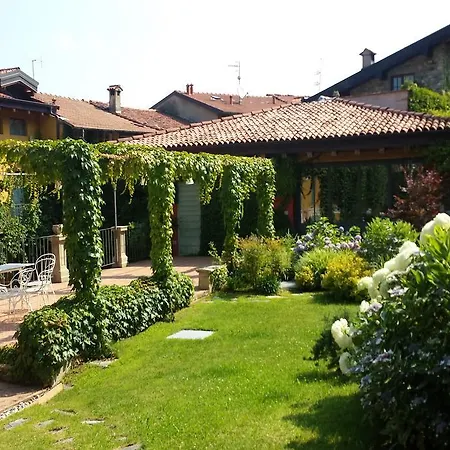 Villa Chess Player's Orino